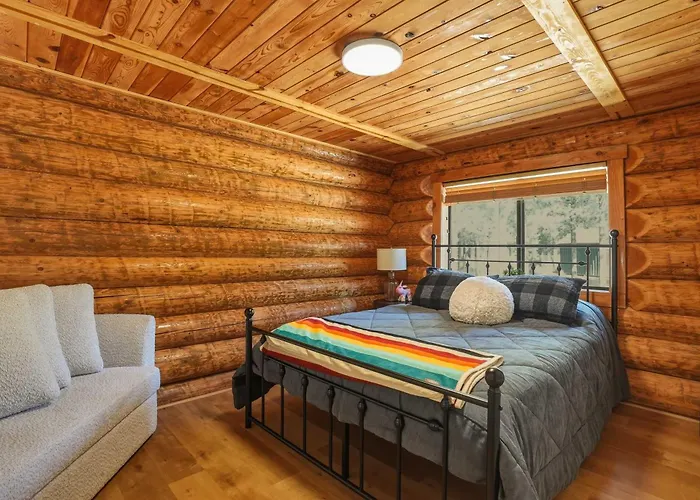 Lucky Logger Cute And Cozy Cabin Getaway