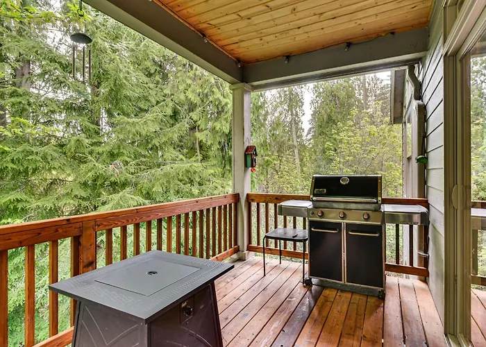 Walk To Park & Creekside Trails! Modern Sandy Home