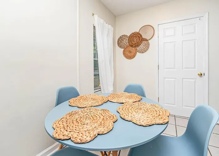 The 239 Windsor Modern 2Br Bragg Va Fsu