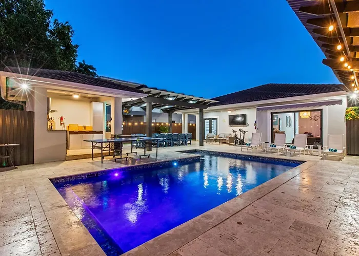 Sunset Villa W Pool, Outdoor Kitchen & Grill