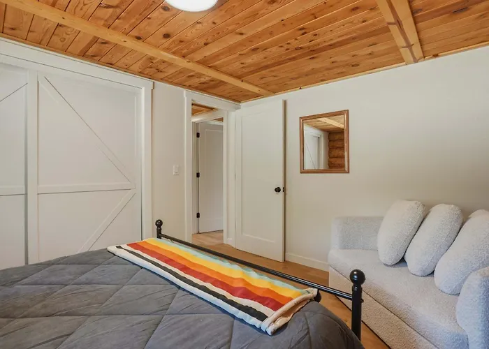 Lucky Logger Cute And Cozy Cabin Getaway