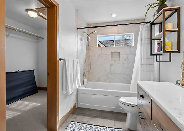 Comfy & Close To Lake Pend Oreille & Schweitzer