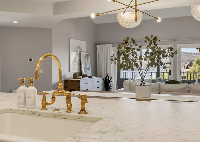 3 Bedroom Penthouse With Lake Views Near Gozzer