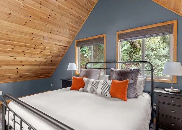 Spacious Cabin With Forest Views Hot Tub Bbq Wrap Around Deck