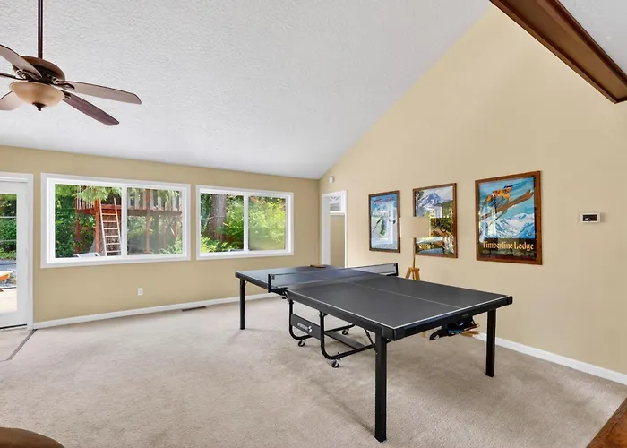 Mt Hood Home Game Room Sleeps 9 Dog-Friendly