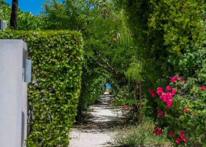 Luxe Villa Siena With Private Guest Suite