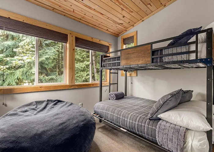 Spacious Cabin With Forest Views Hot Tub Bbq Wrap Around Deck
