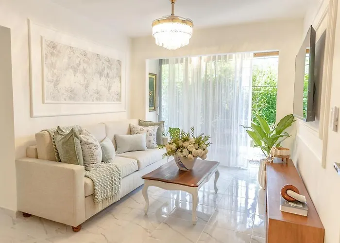 3 Bedroom Apartment Terrace And Pool Relaxation
