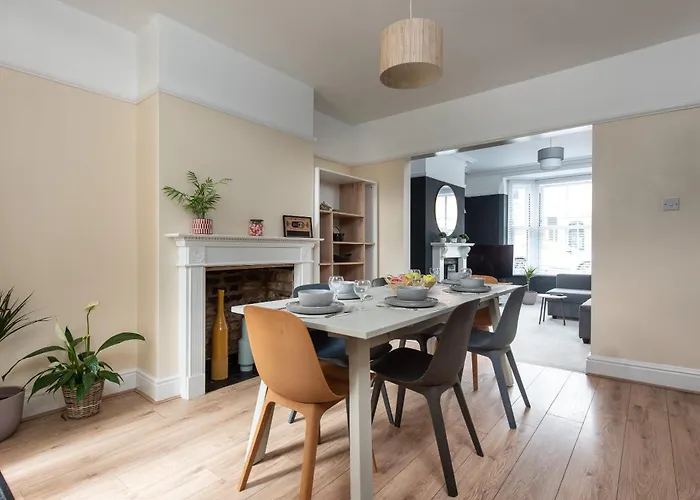 Spacious 3 Bed In Rugby