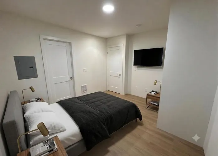 Sleek & Secure Modern Suite Near Ferry