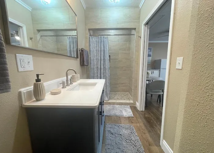 Cozy, And Modern Front Water Apartment