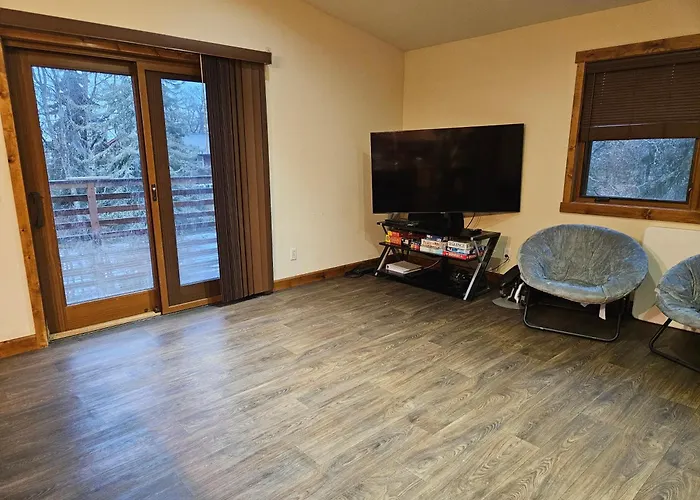 River View Upstairs Apartment