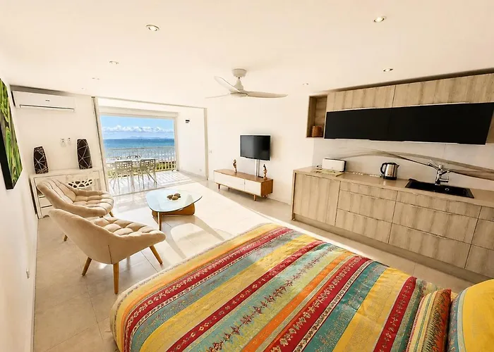 Mont Vernon Studio Hotel, Sea View