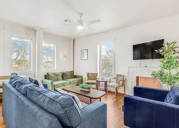 Spacious 4Br Duplex - 5 Blks 2 Beach - Badges Incl