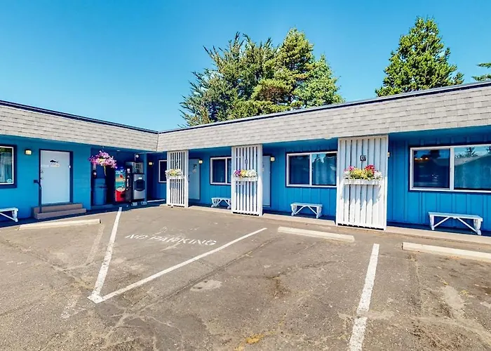 Retro-Chic Beach Room With Fast Wifi - Walk To Downtown Shops & Eateries