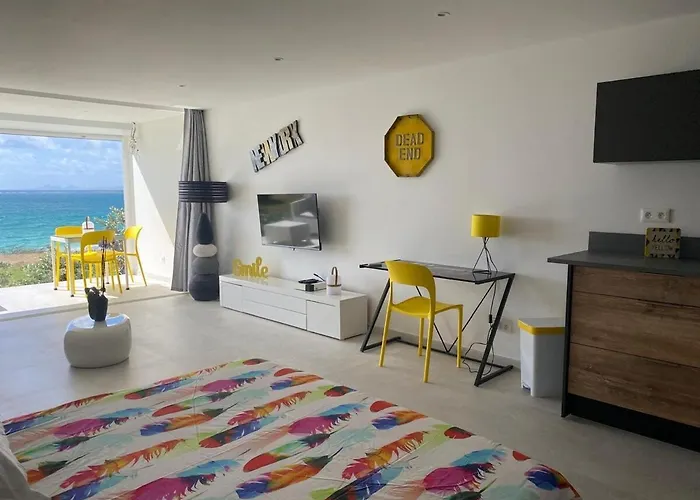 Unique Studio With Sea View And Pool
