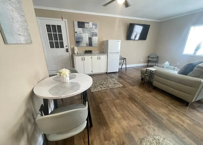 Cozy, And Modern Front Water Apartment