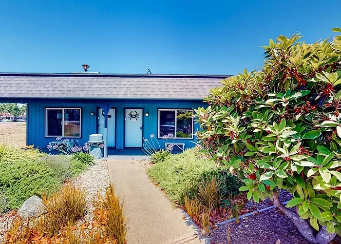 Retro-Chic Beach Room With Fast Wifi - Walk To Downtown Shops & Eateries