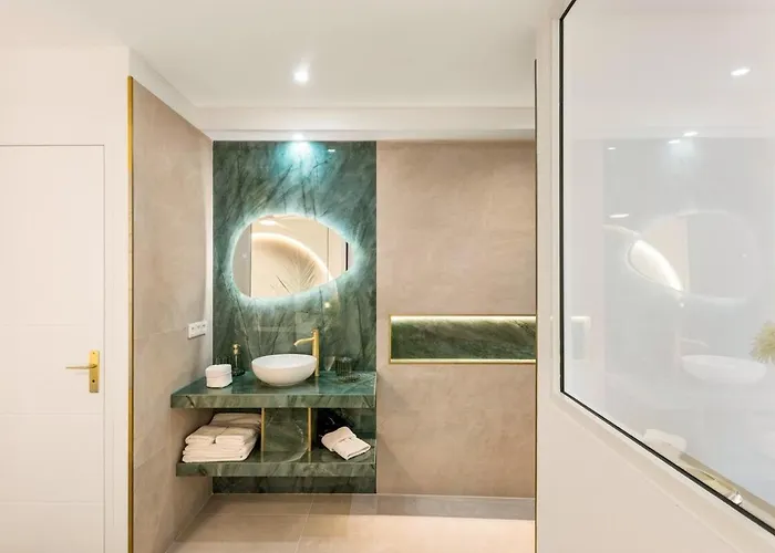 Experience A Luxurious Seaside Escape