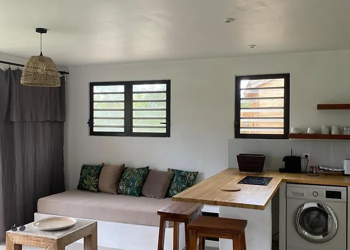 Friar'S Bay 5 Min Walk To The Beach 2-Room Apartment