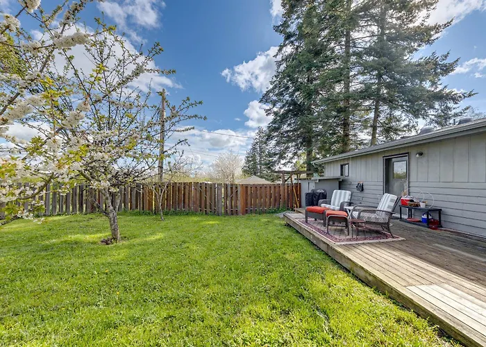 Walkable, Dog Friendly! Friday Harbor Stay W/ Deck