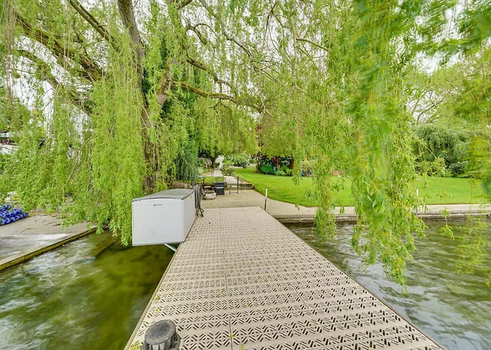 Executive Lake Washington Stay With Dock Access