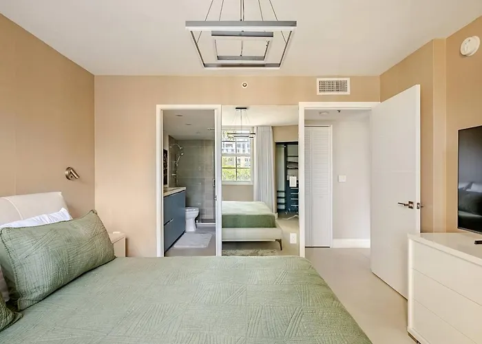 Modern King Suite At The Yacht Club Aventura 5405