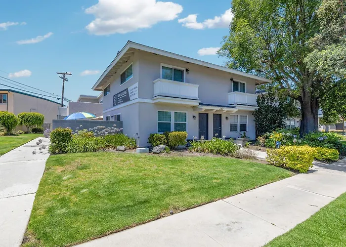 One Lux Stay Coastal 2Br Retreat Near The Beach