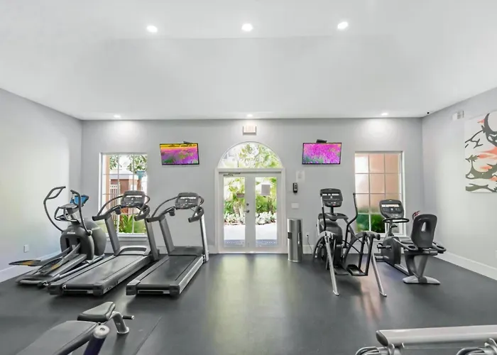 Aventura 2 Bd 2 Ba The Yacht Club 8-108