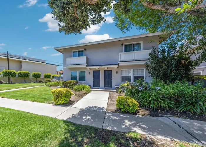 One Lux Stay Coastal 2Br Retreat Near The Beach