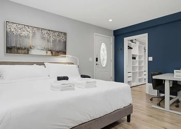Private King Suite - Springfield Metro