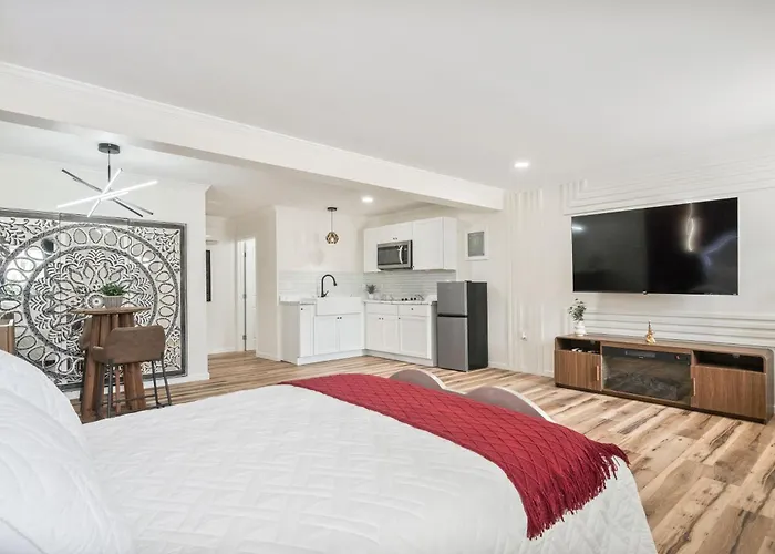 Clair De Lune Studio A Charming Kokomo Stay