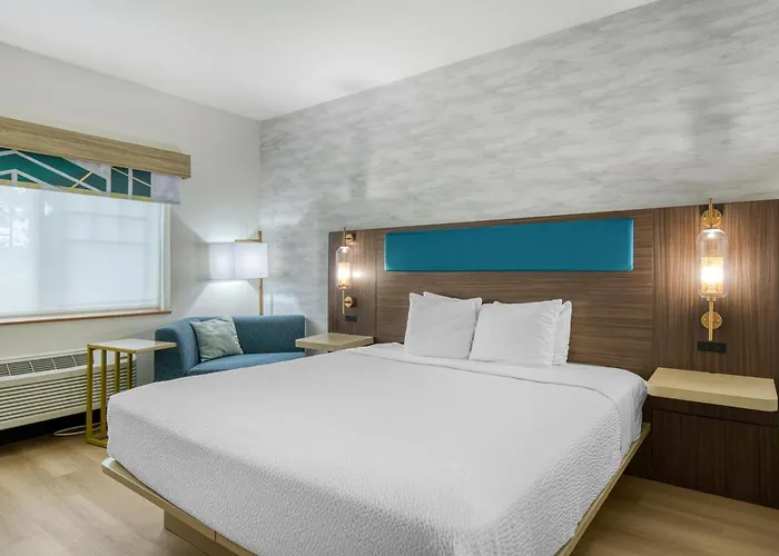 Hotels Close to Airport Best Western Northwest Lodge