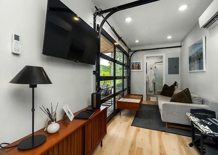 The Hideaway On Tacketts Shipping Container