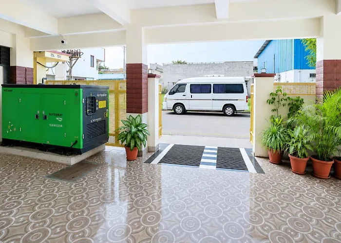 Hotels With Four Stars Sls Homestay - Luxury Ac Service Apartments 1Bhk, 2Bhk, 3Bhk - Direct Flyover To Alipiri Tirumala Gate - Walk To Ps4 Pure Veg Restaurants, Supermarkets - Near To National Highway & Padmavathi Amma Temple - Modular Kitchen, Livi