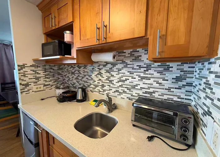 Waikiki Studio Steps To Beach-Mall Free Parking-Wifi