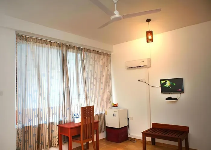 Oyo 246 Roy Villa Beach Hotel