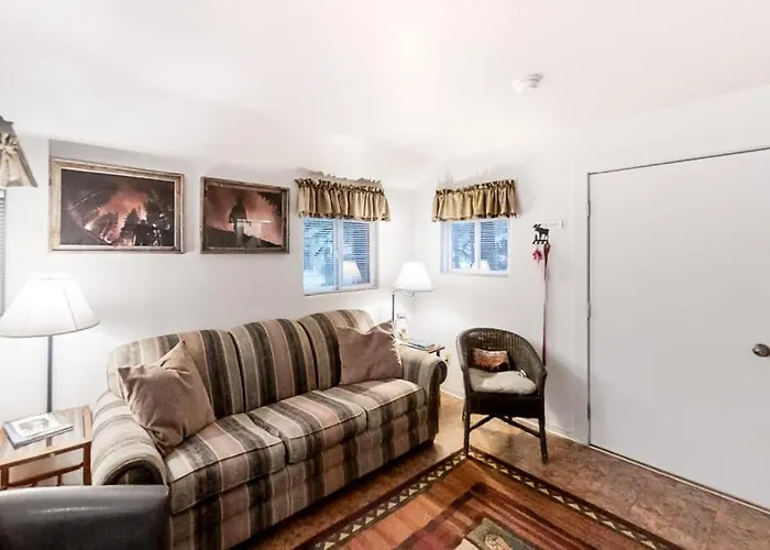 Dog-Friendly Mountain-View Cabin In Walkable Locale With Deck & Grill
