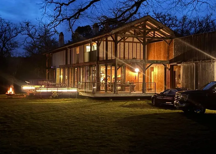Domaine avec piscine chauffée - 12 pers. - FR-1-791-48