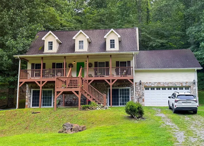 Riverfront Home W/ Mtn Views, Near Blue Ridge Pkwy
