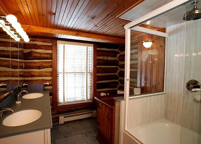 Elegant Suite In Secluded Bed And Breakfast, Finger Lakes, New York
