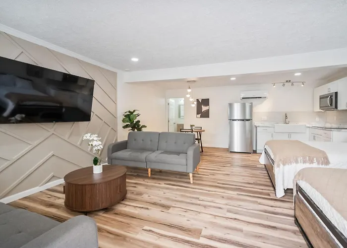 Cosmopolitan Studio A Fresh & Stylish Stay