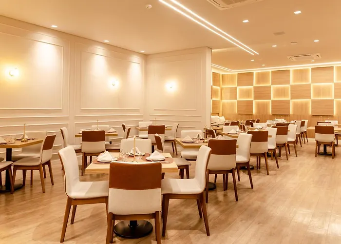 Summit Hotel Monaco