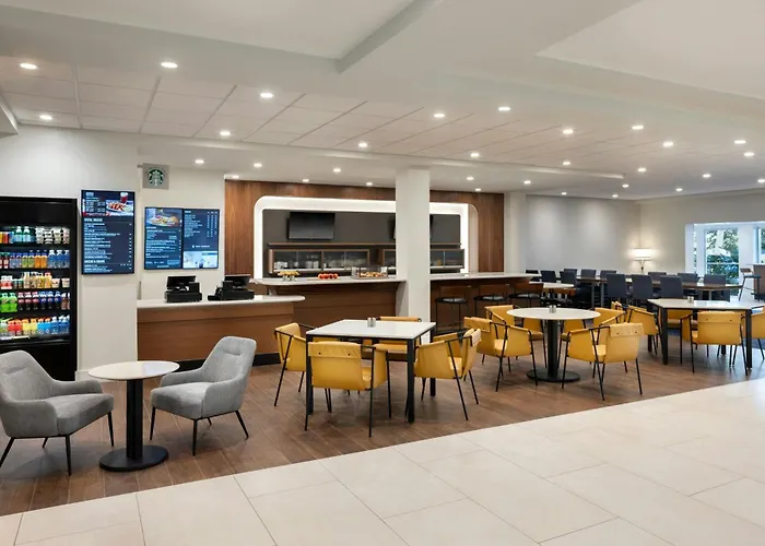 Courtyard By Marriott Across Universal