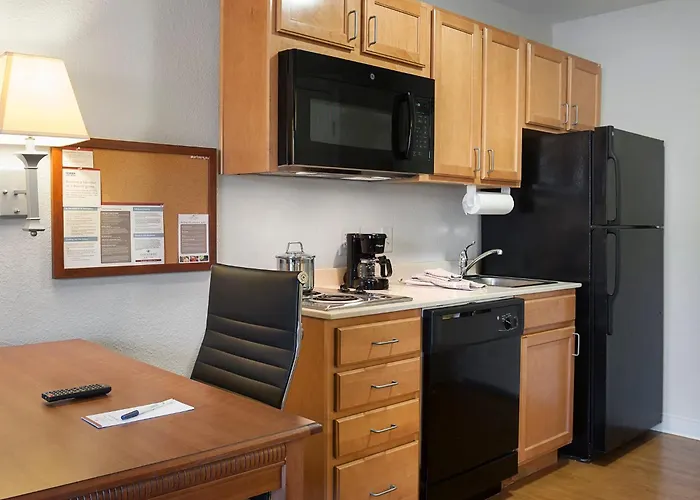 Candlewood Suites Airport By Ihg