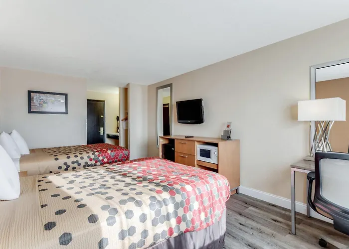 Econo Lodge Madison East