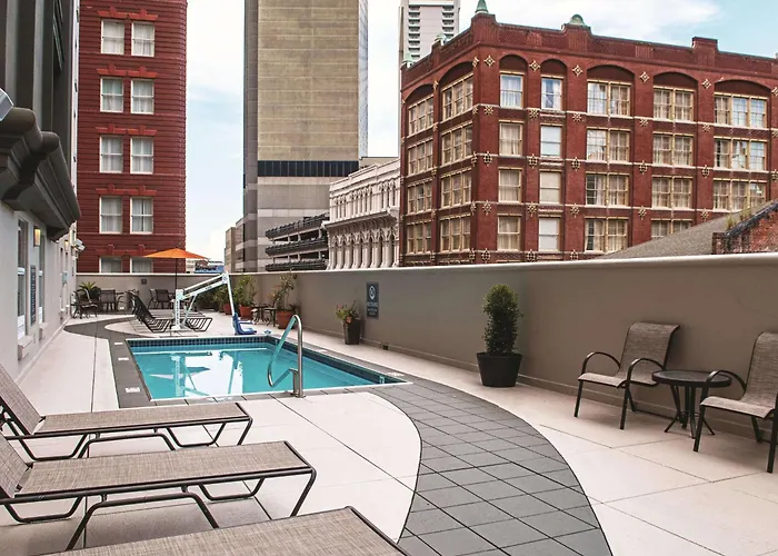 La Quinta Inn & Suites By Wyndham New Orleans Downtown