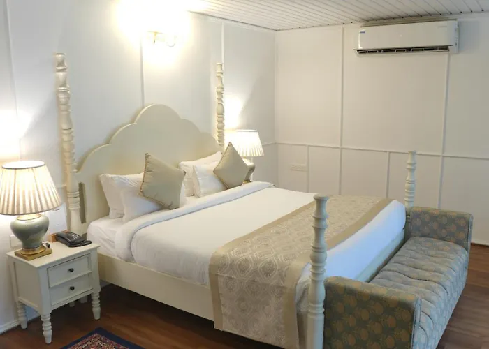 Heritage Club - Tripura Castle And Spa