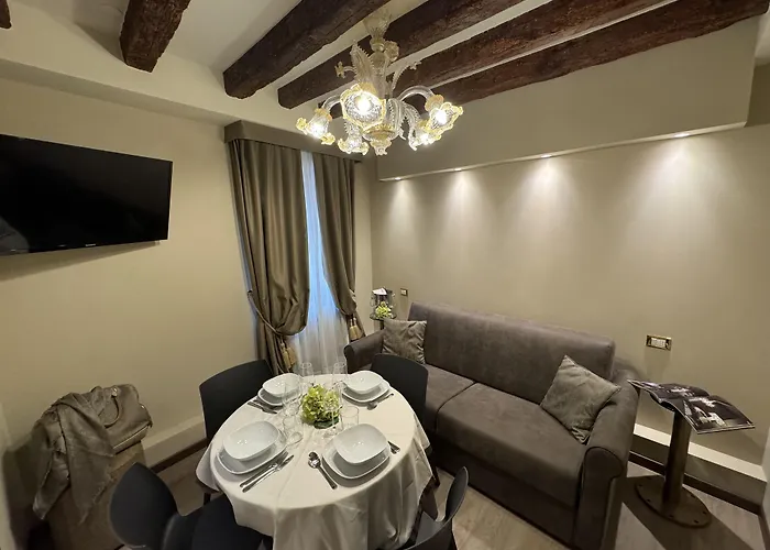 Cà Dell'Arte Palace