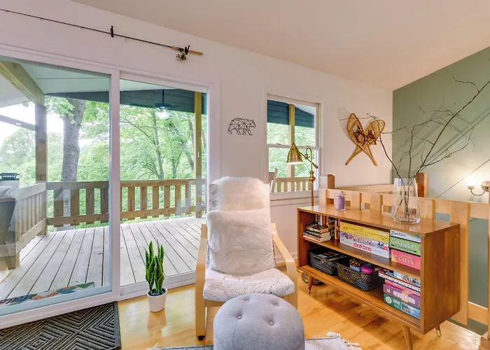 Updated Home W/ Private Hot Tub & Mtn Views!